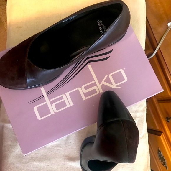 Dansko Tuttie size 7.5/38 Brown suede - Picture 3 of 5